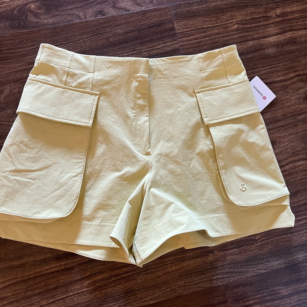 Lululemon Relaxed Fit 4” SHR Cargo Short